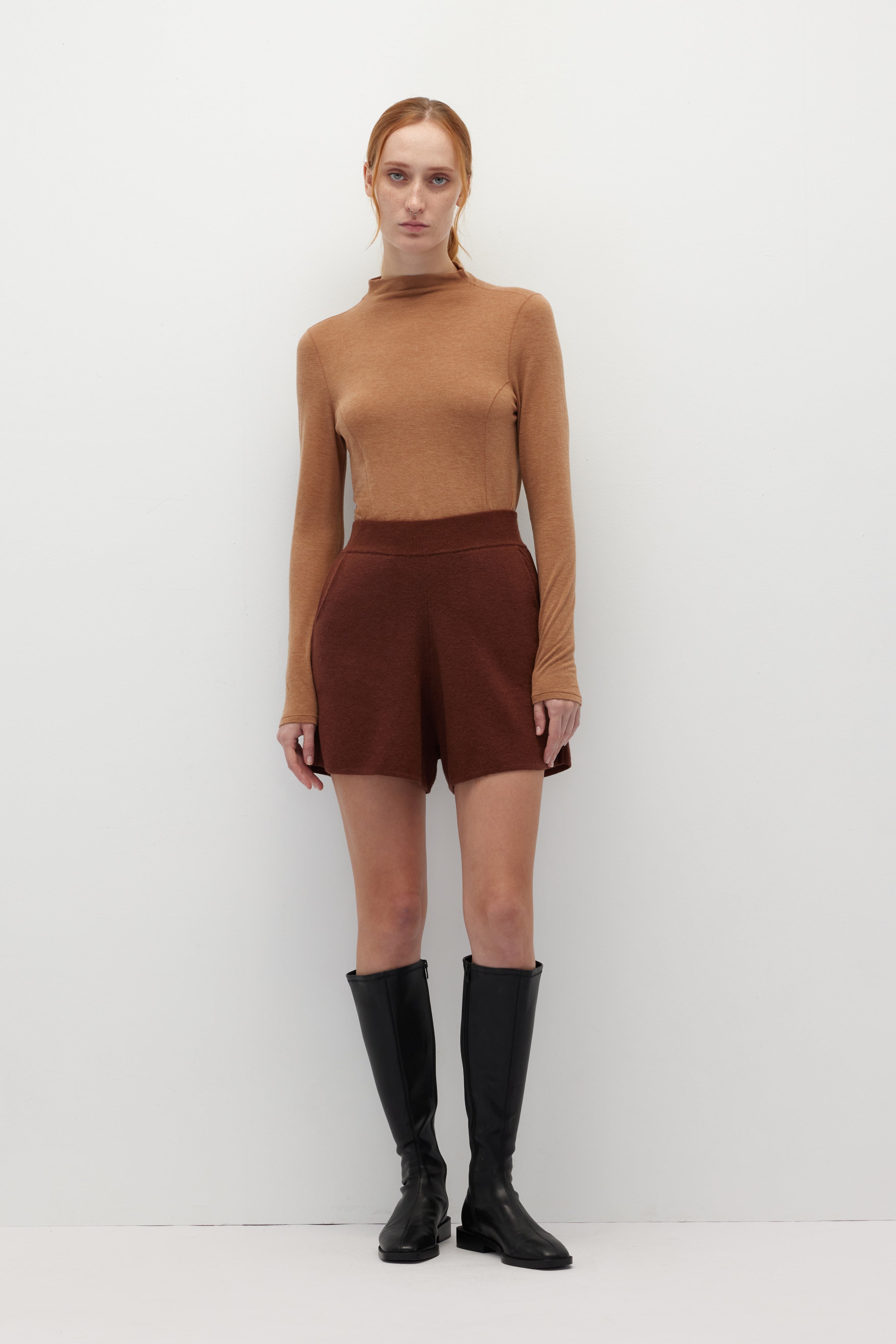 中腰寬鬆針織短褲