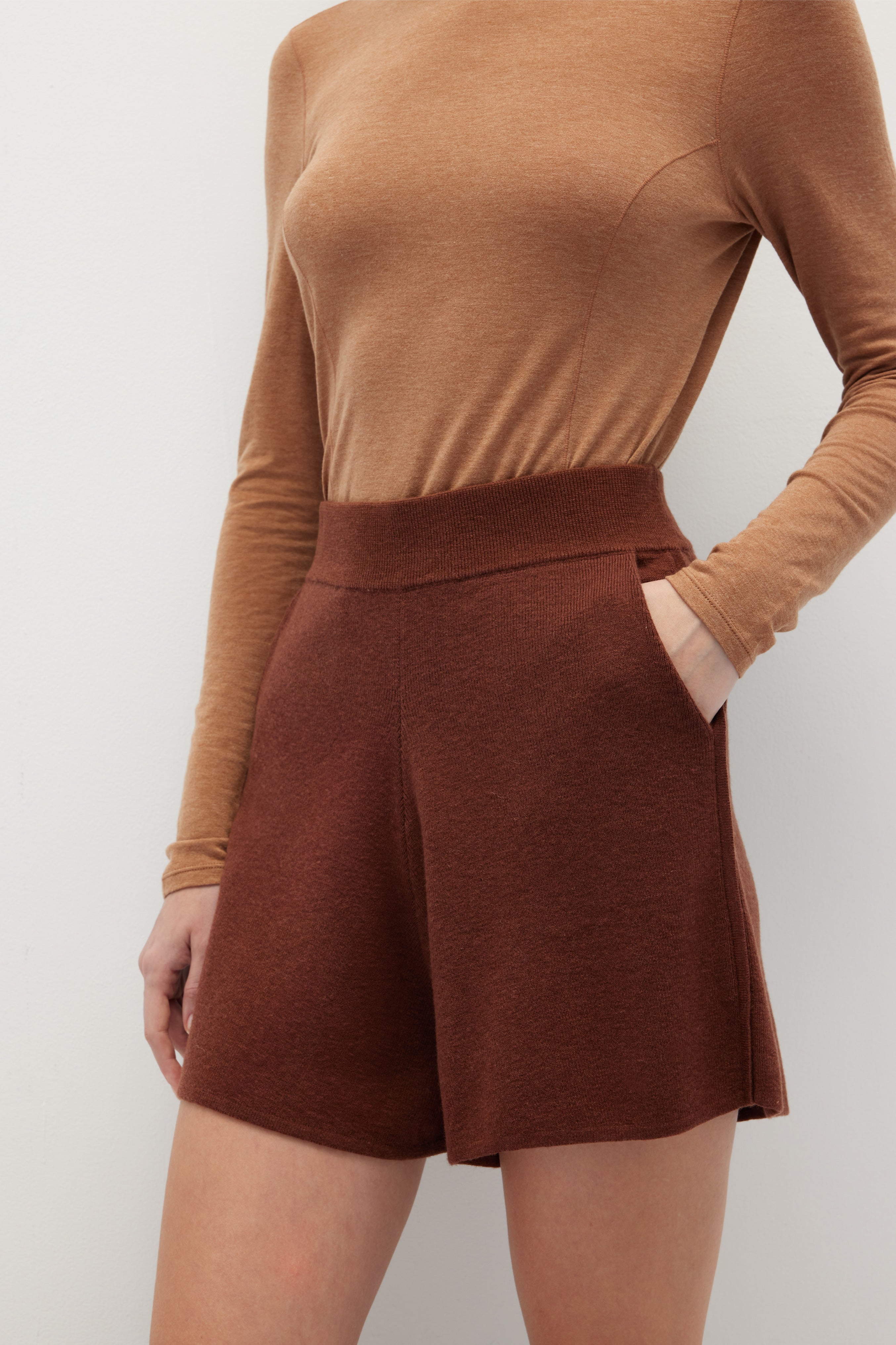 中腰寬鬆針織短褲