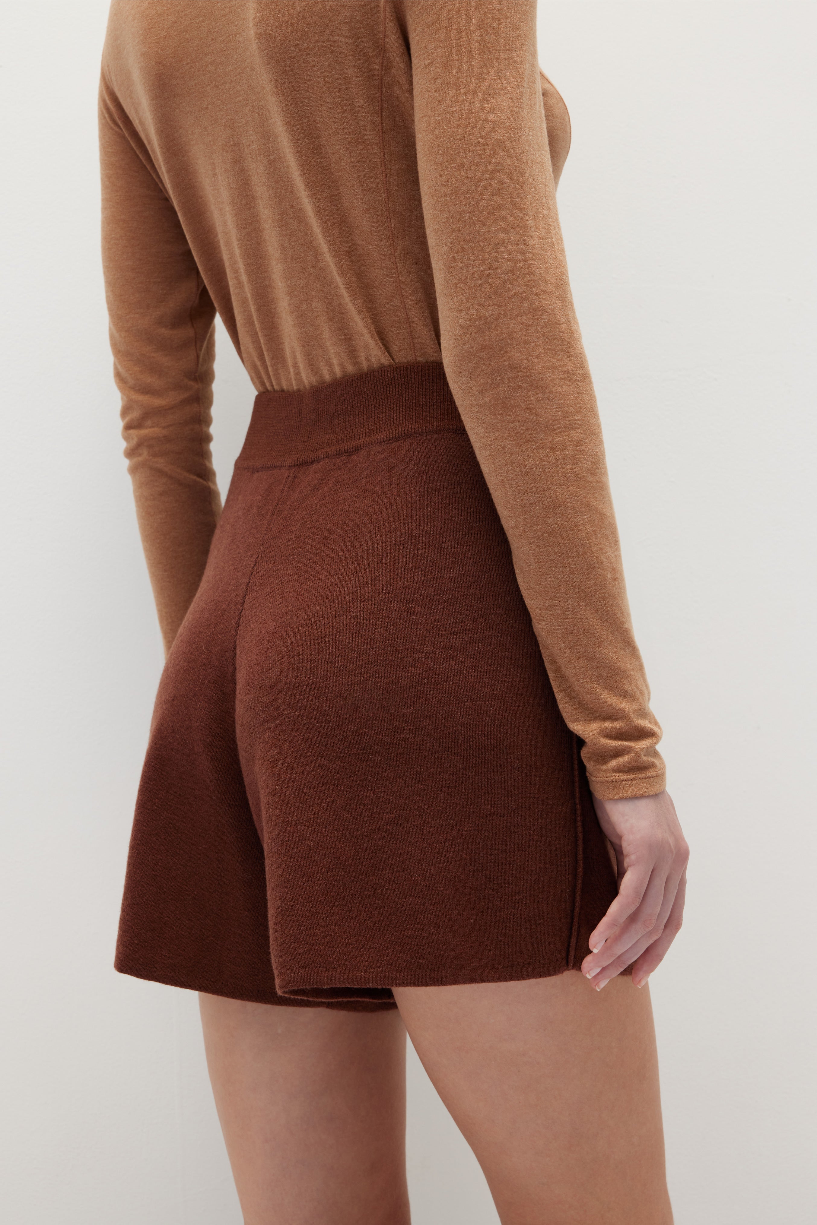 中腰寬鬆針織短褲