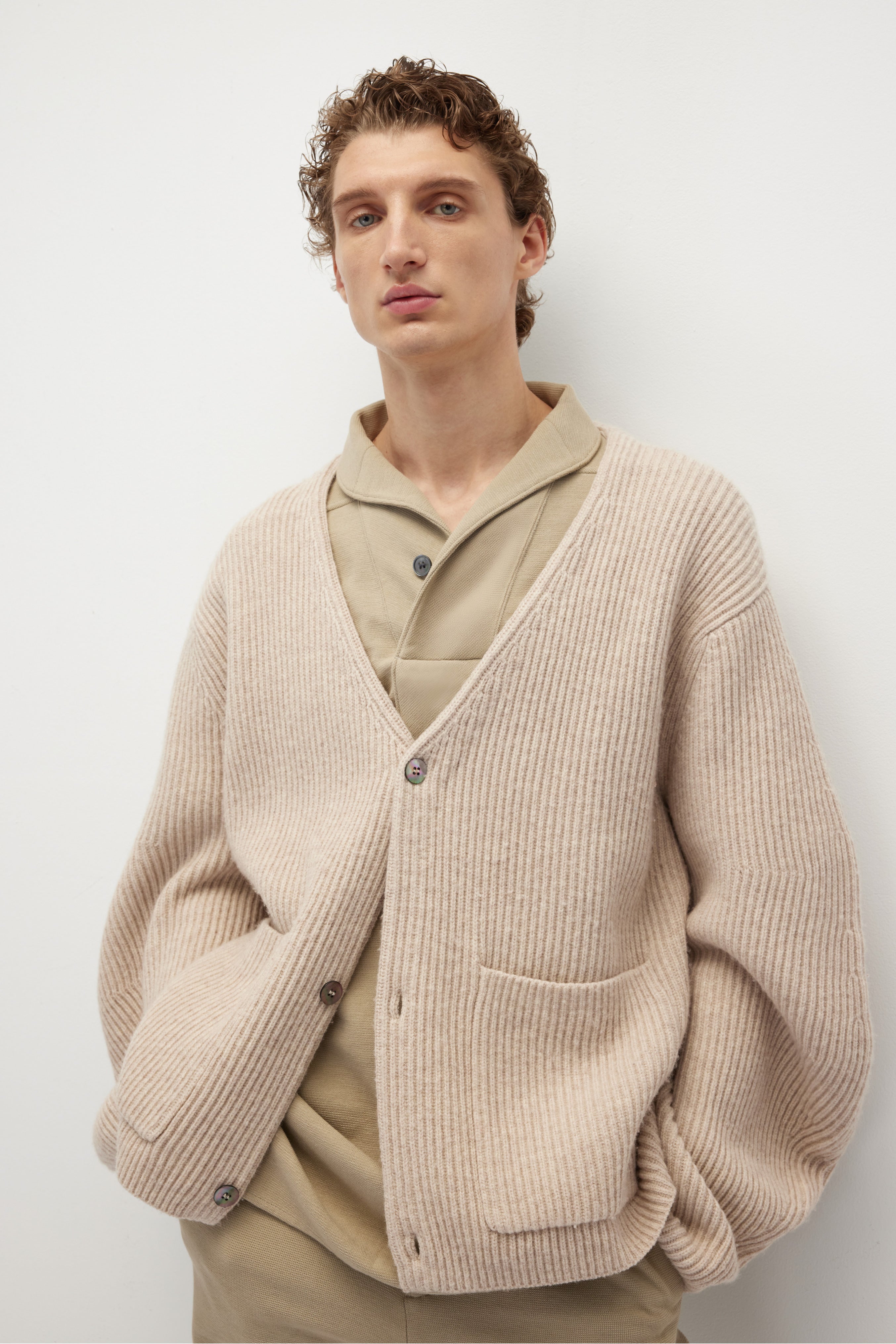 繭形羊毛開襟衫