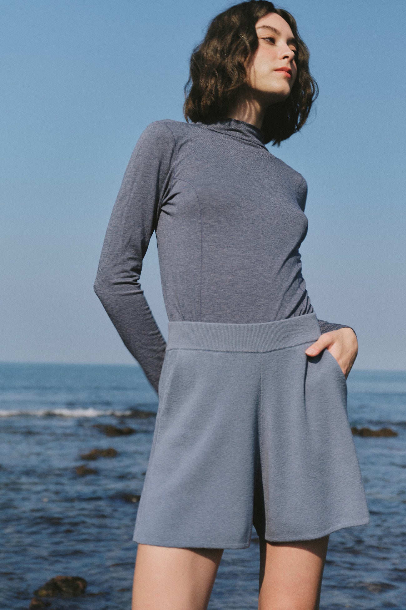 中腰寬鬆針織短褲